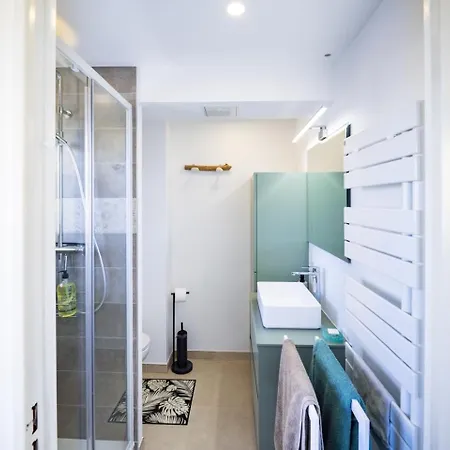 Les Voiles D Azur, Duplex Moderne Avec Vue Sur Le Port Et La Mer, A 2 Minutes Des Plages Apartment *