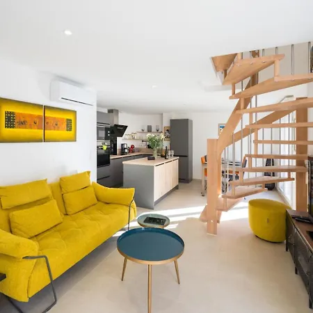 Apartment Les Voiles D Azur, Duplex Moderne Avec Vue Sur Le Port Et La Mer, A 2 Minutes Des Plages Vallauris