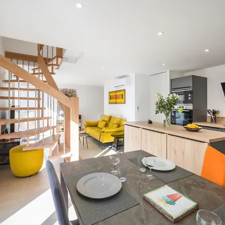 Apartment Les Voiles D Azur, Duplex Moderne Avec Vue Sur Le Port Et La Mer, A 2 Minutes Des Plages